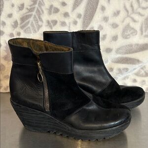 Fly London Yime black leather and suede patchwork wedge ankle booties sz41